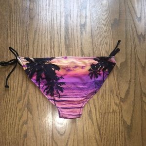 Aero Bikini Bottoms Medium